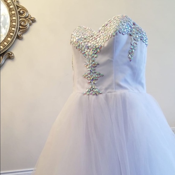 Wedding dress - Picture 4 of 8